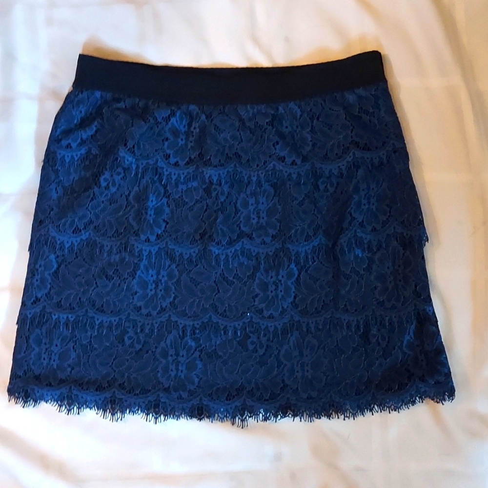 BANANA REPUBLIC LACE MINI SKIRT
